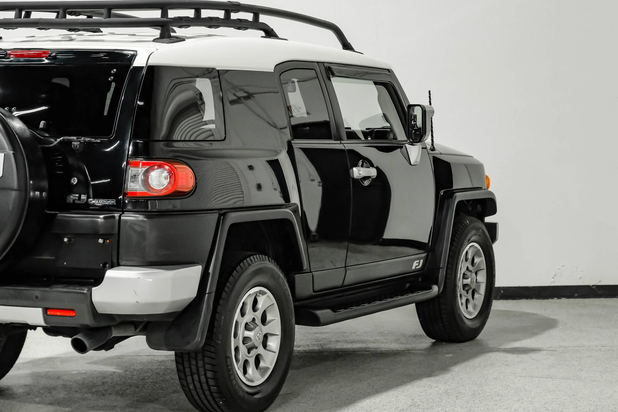 Used 2013 Toyota FJ Cruiser 4WD w/ Upgrade Pkg image 15