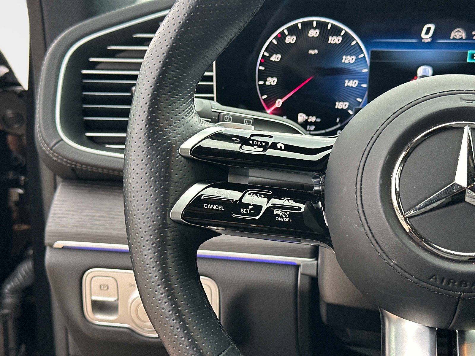 Used 2025 Mercedes-Benz GLS 580 4MATIC image 28