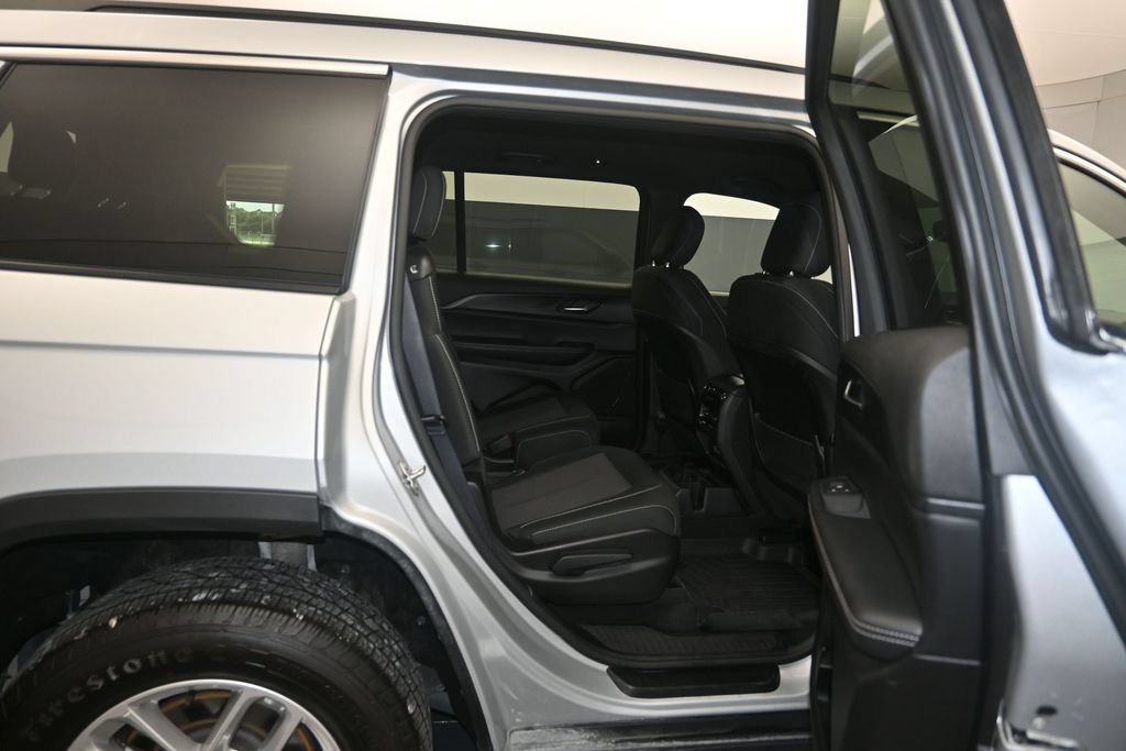 Used 2024 Jeep Grand Cherokee L Laredo RWD image 25