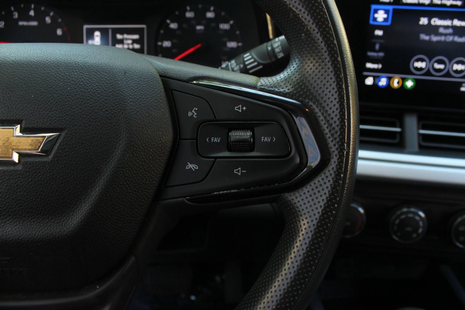 Used 2024 Chevrolet Trax LS w/ Driver Confidence Package FWD image 30