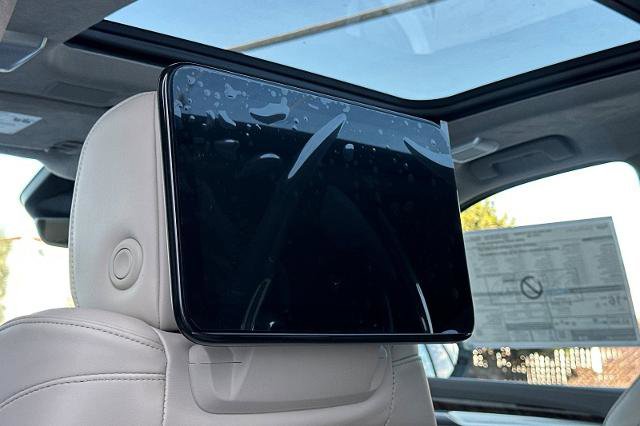 New 2026 Cadillac Escalade ESV Platinum Sport w/ LPO, ONYX Package image 16