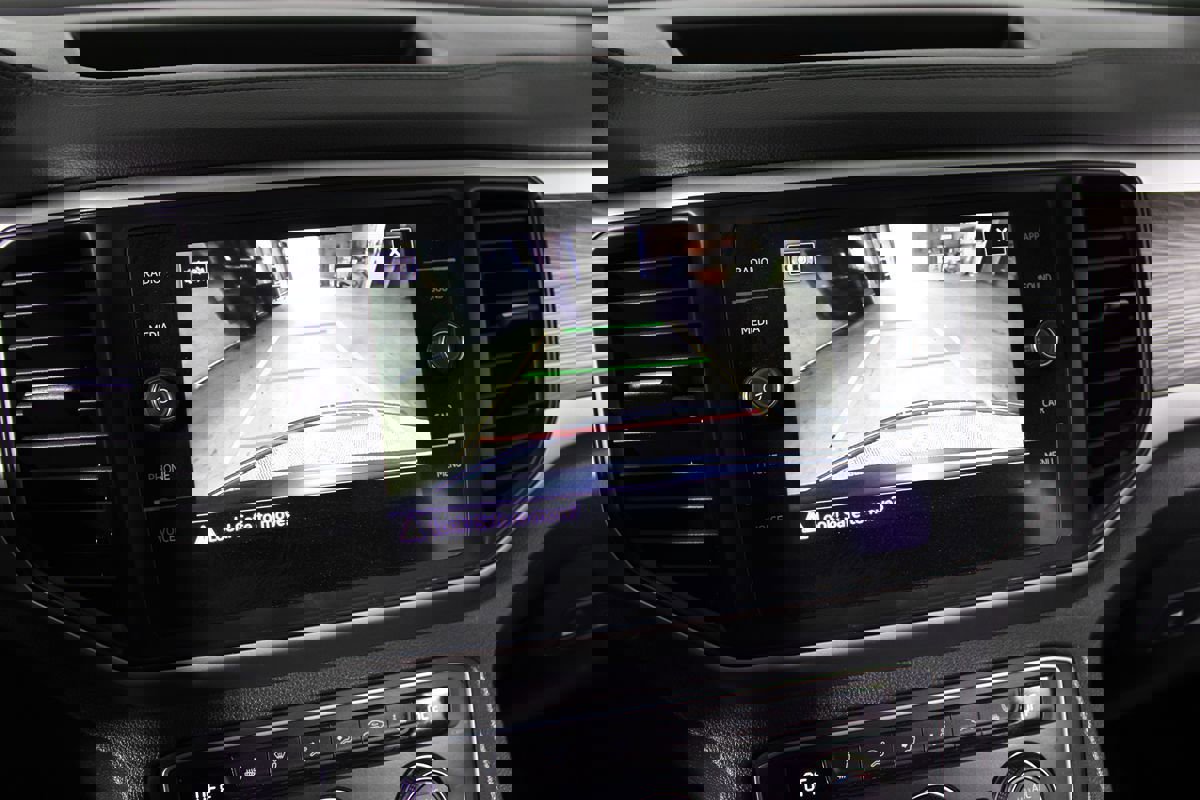 Used 2021 Volkswagen Atlas Cross Sport SE w/ Panoramic Sunroof Package image 24