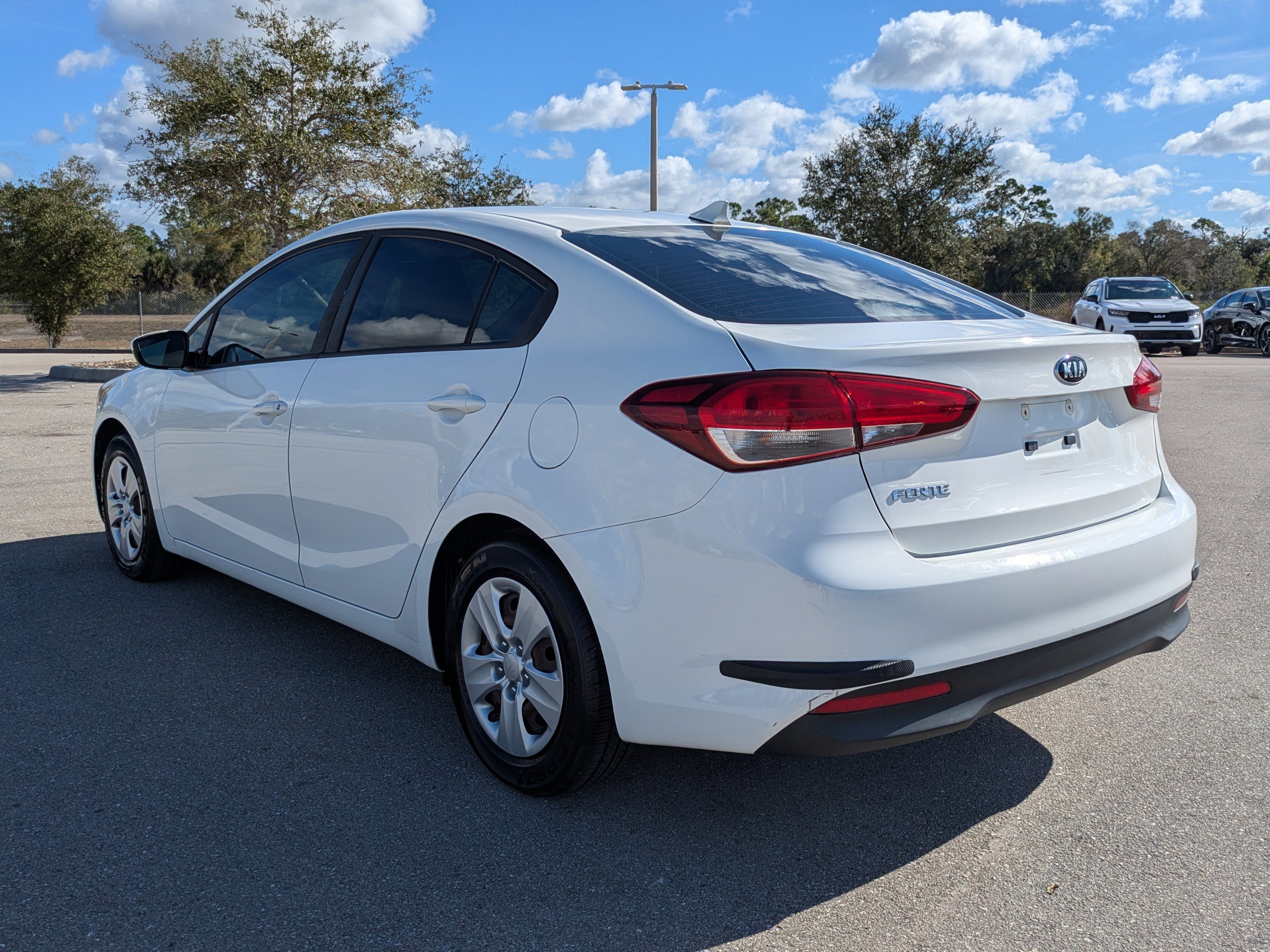 Used 2017 Kia Forte LX image 7