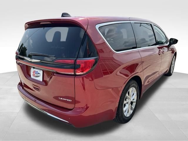 Used 2026 Chrysler Pacifica Limited FWD image 5