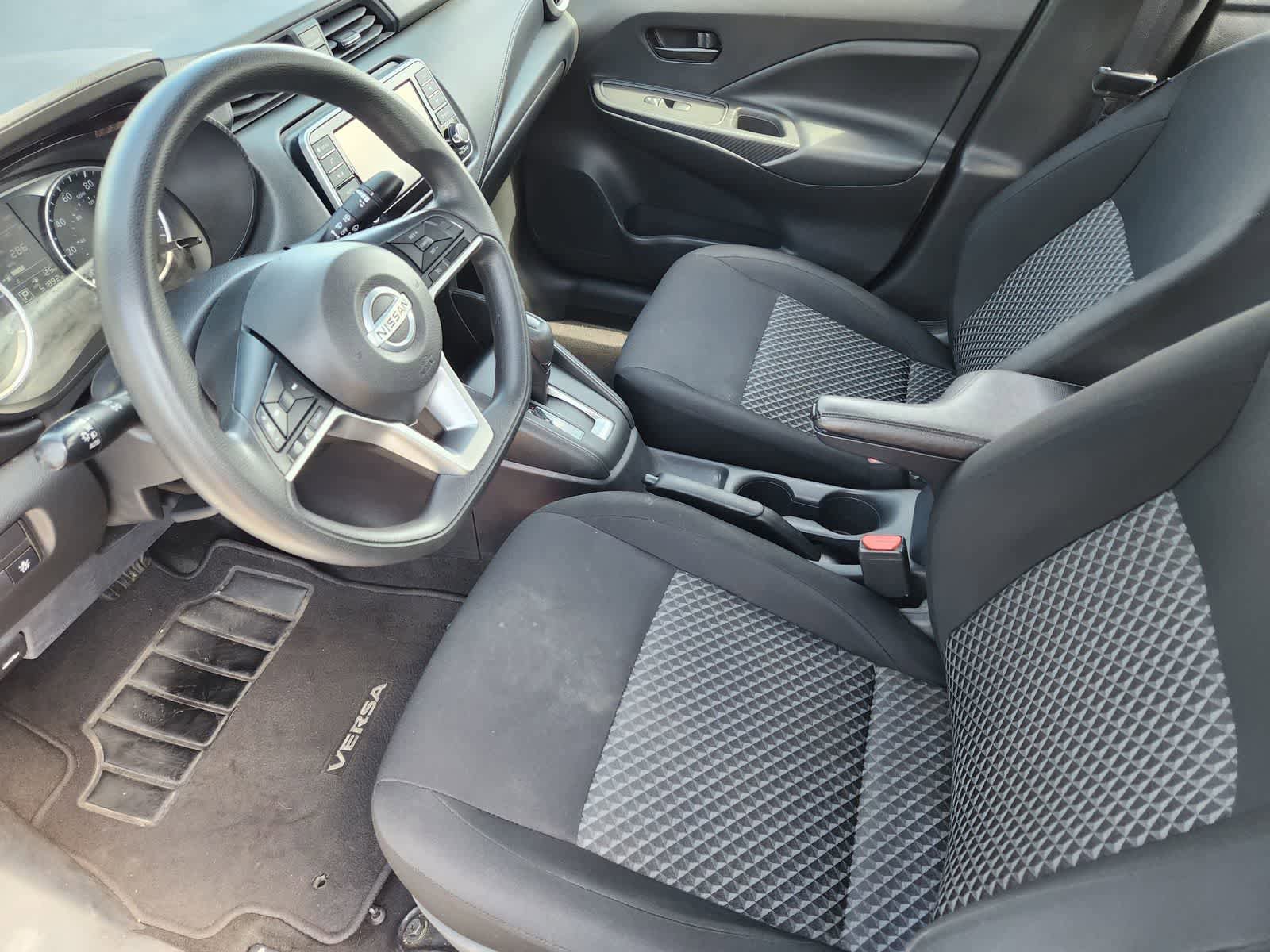 Used 2022 Nissan Versa S FWD image 2