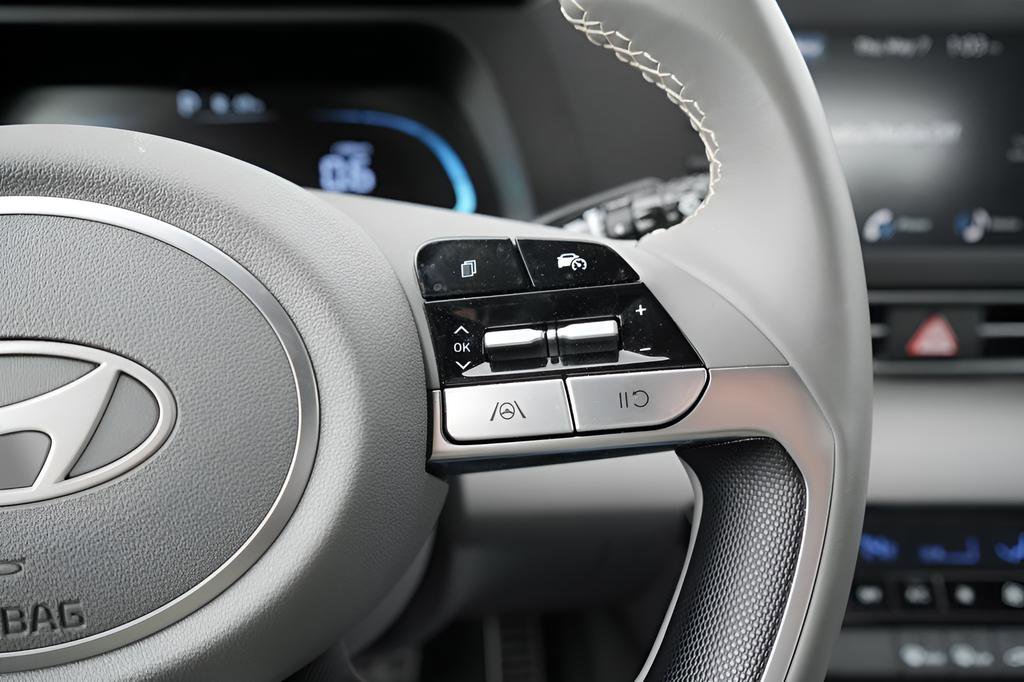 Certified 2025 Hyundai Elantra Sport FWD image 26