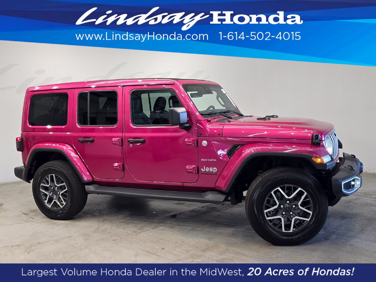 Used 2024 Jeep Wrangler Unlimited Sahara w/ Technology Group AWD/4WD image 3