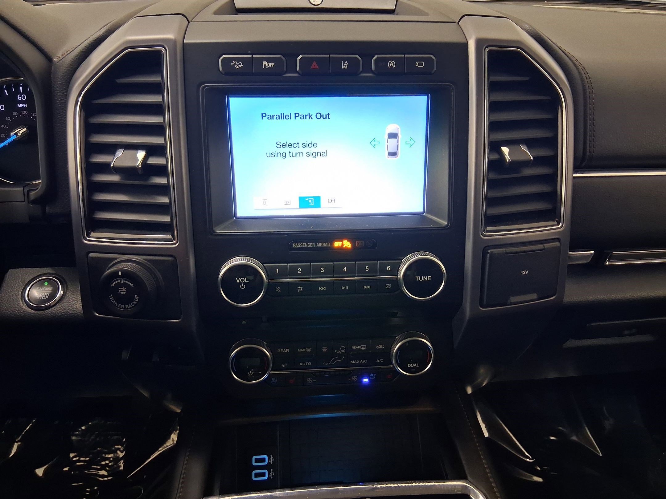 Used 2018 Ford Expedition Platinum AWD/4WD image 27