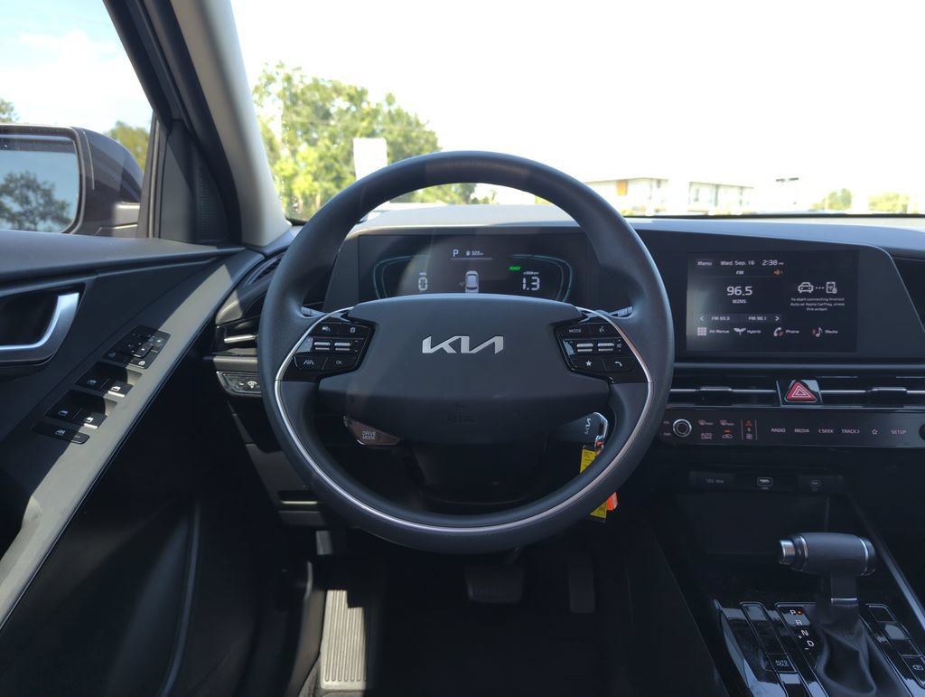 Used 2025 Kia Niro LX FWD image 17