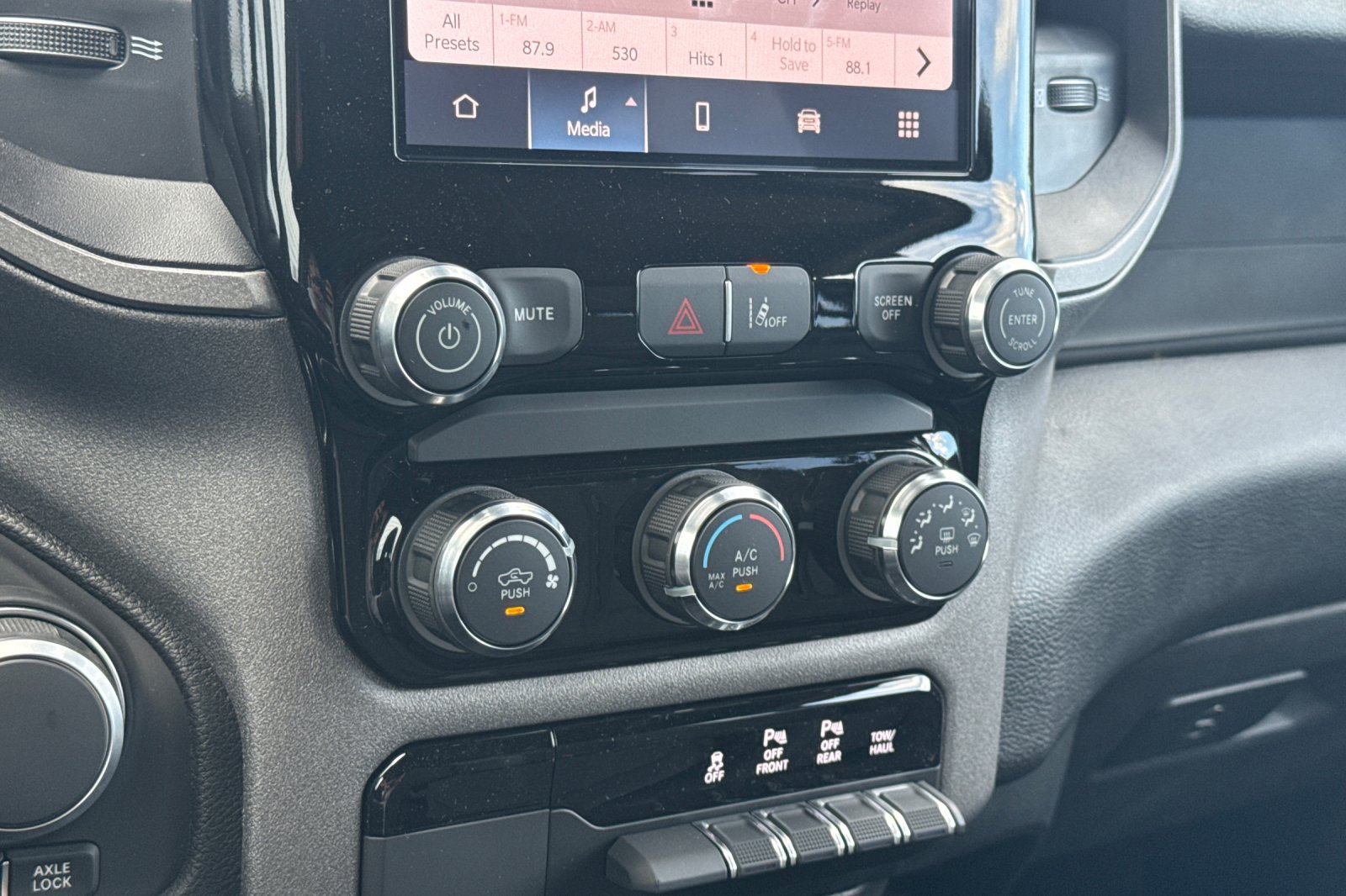 New 2026 RAM 1500 Warlock AWD/4WD image 18