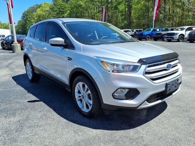 Used 2019 Ford Escape SE FWD image 1