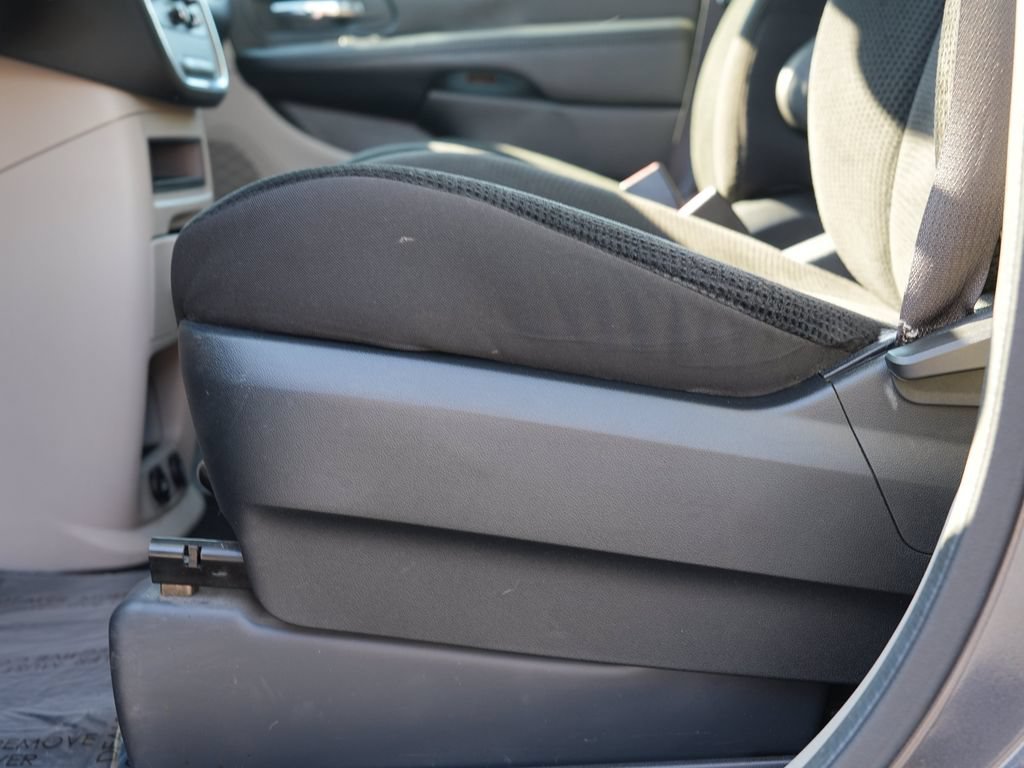 Used 2020 Dodge Grand Caravan SE w/ UConnect Hands-Free Group FWD image 15