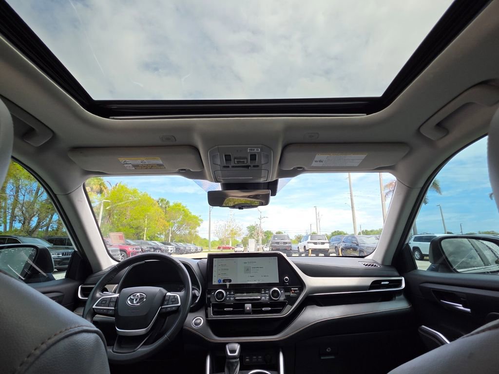 Used 2023 Toyota Highlander Bronze Edition image 22