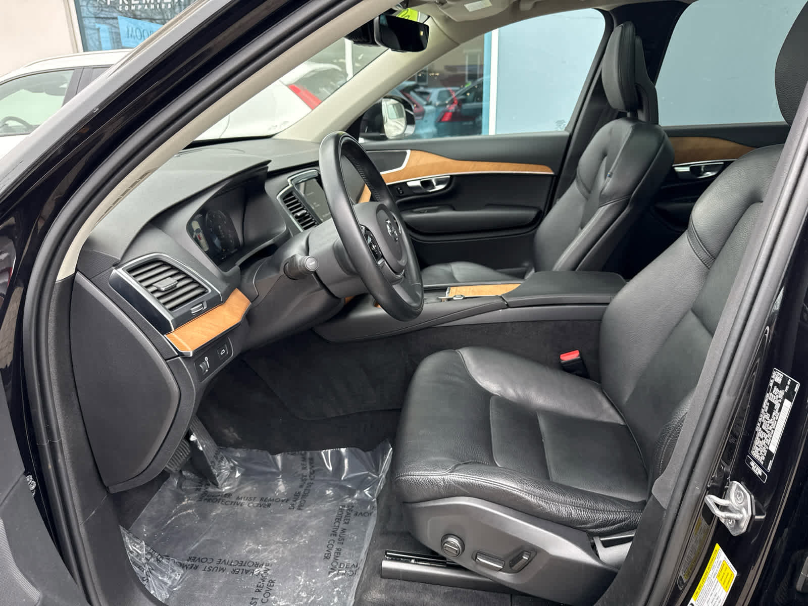 Used 2021 Volvo XC90 T6 Momentum image 7