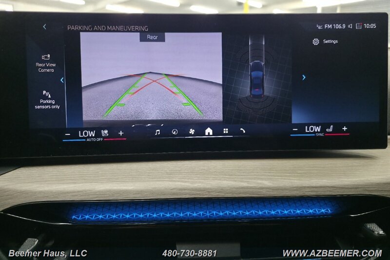 Used 2025 BMW 330i Sedan w/ M Sport Package RWD image 11