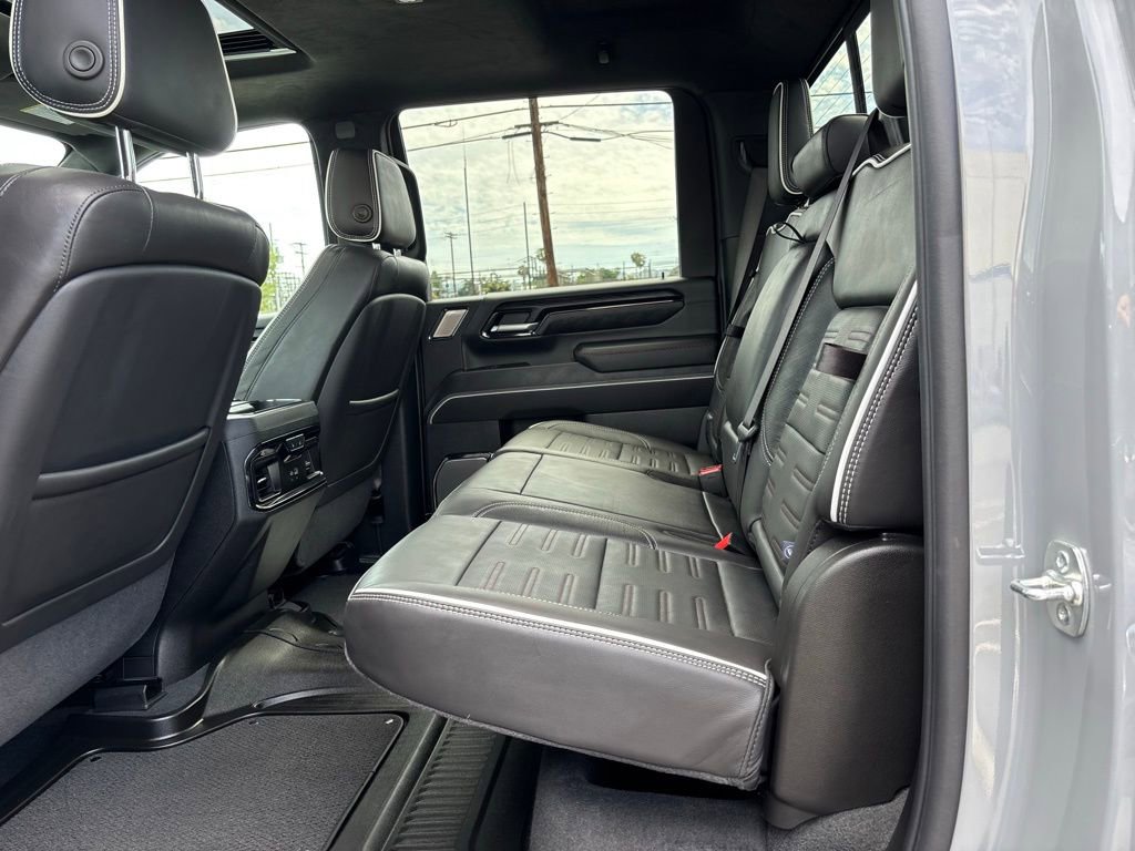 Used 2025 GMC Sierra 2500 AT4X image 29