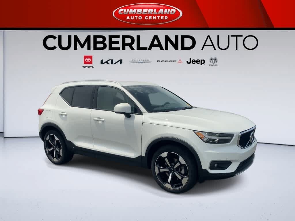 Used 2021 Volvo XC40 T5 Momentum AWD/4WD image 2