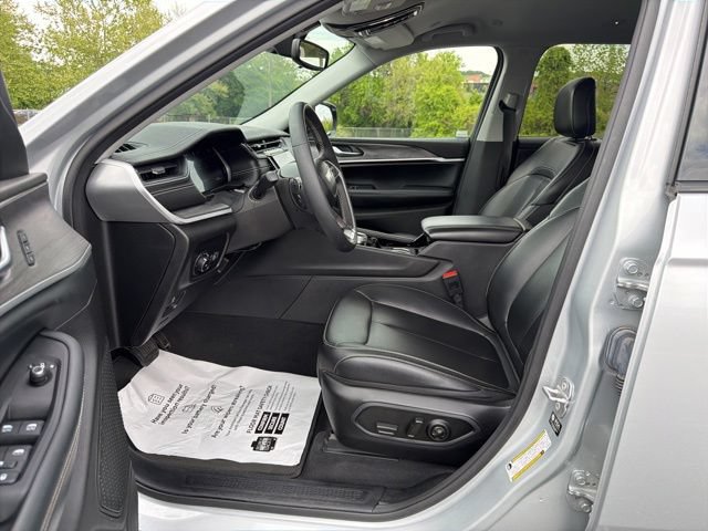 Used 2023 Jeep Grand Cherokee L Limited AWD/4WD image 12