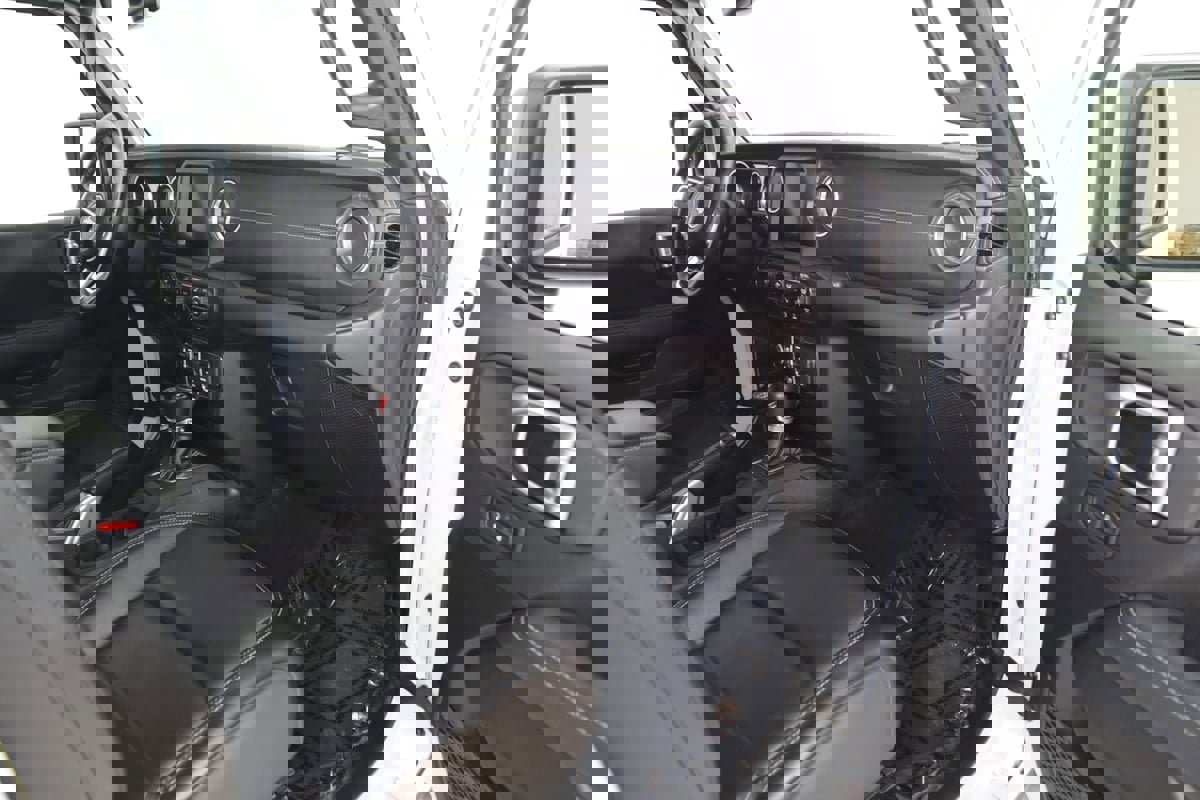 Used 2022 Jeep Wrangler Unlimited Sahara w/ Cold Weather Group image 43