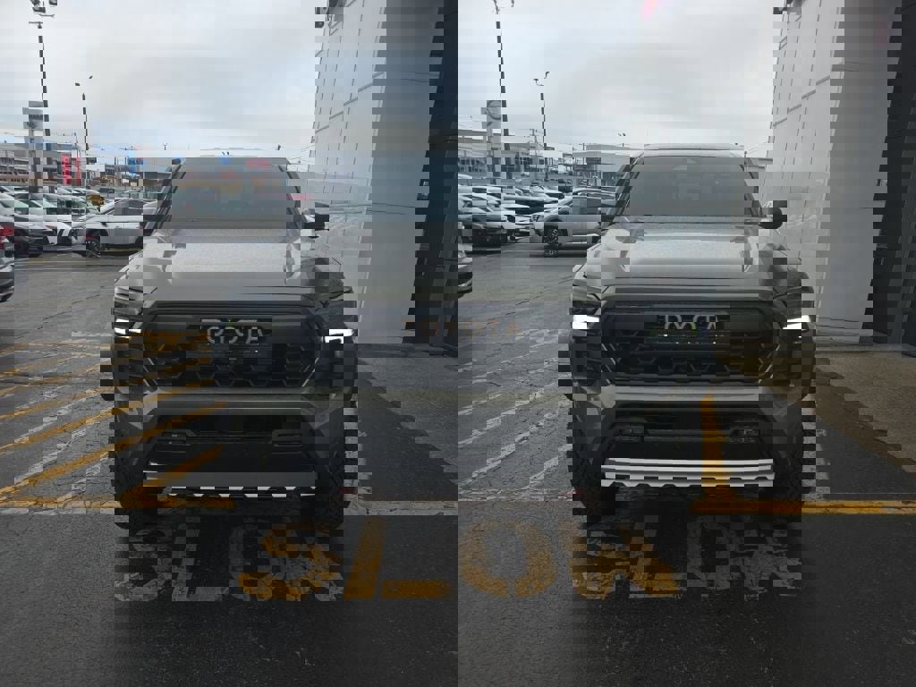 Used 2025 Toyota Tacoma Trailhunter image 10