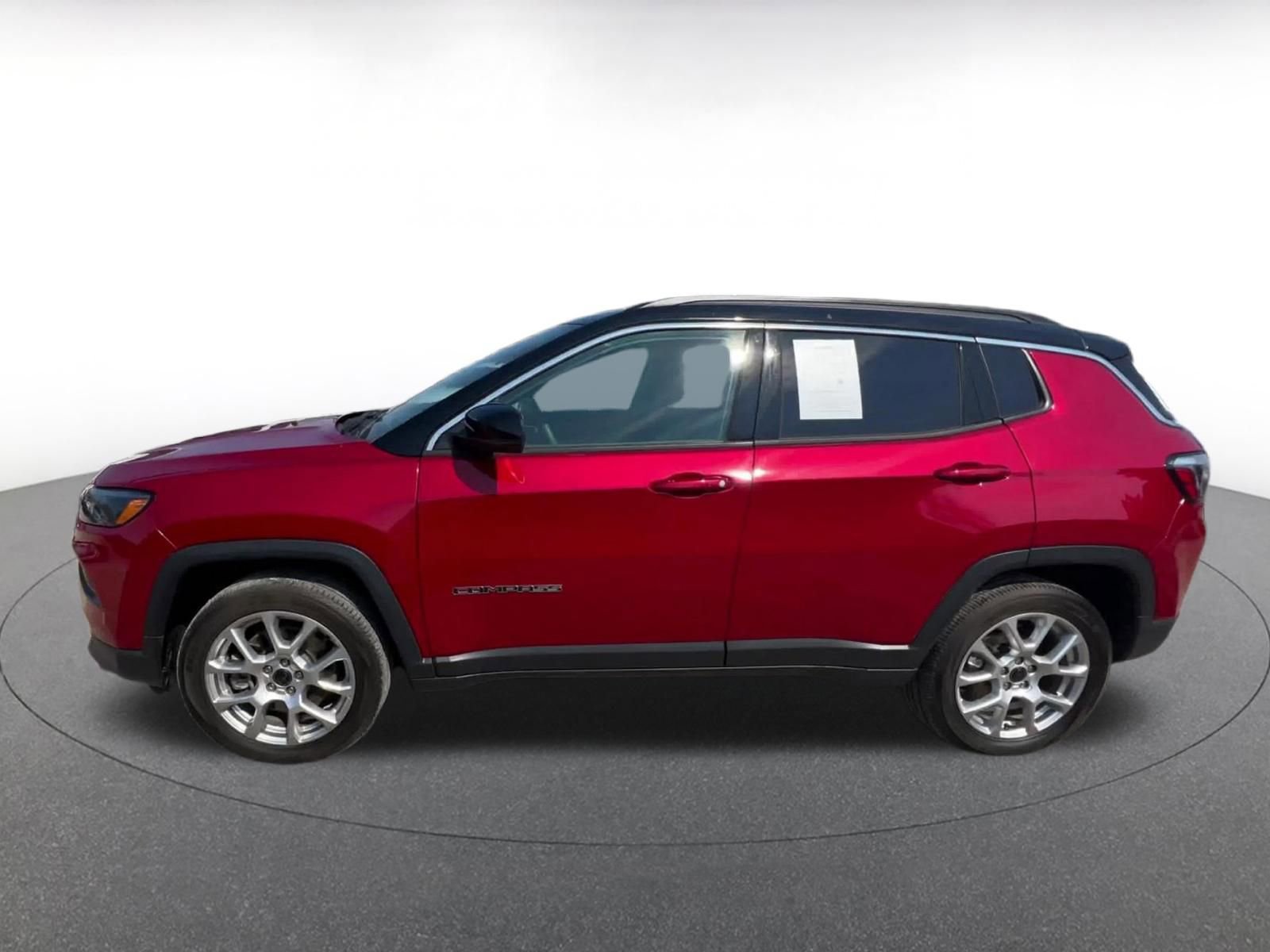 Used 2025 Jeep Compass Limited AWD/4WD image 10
