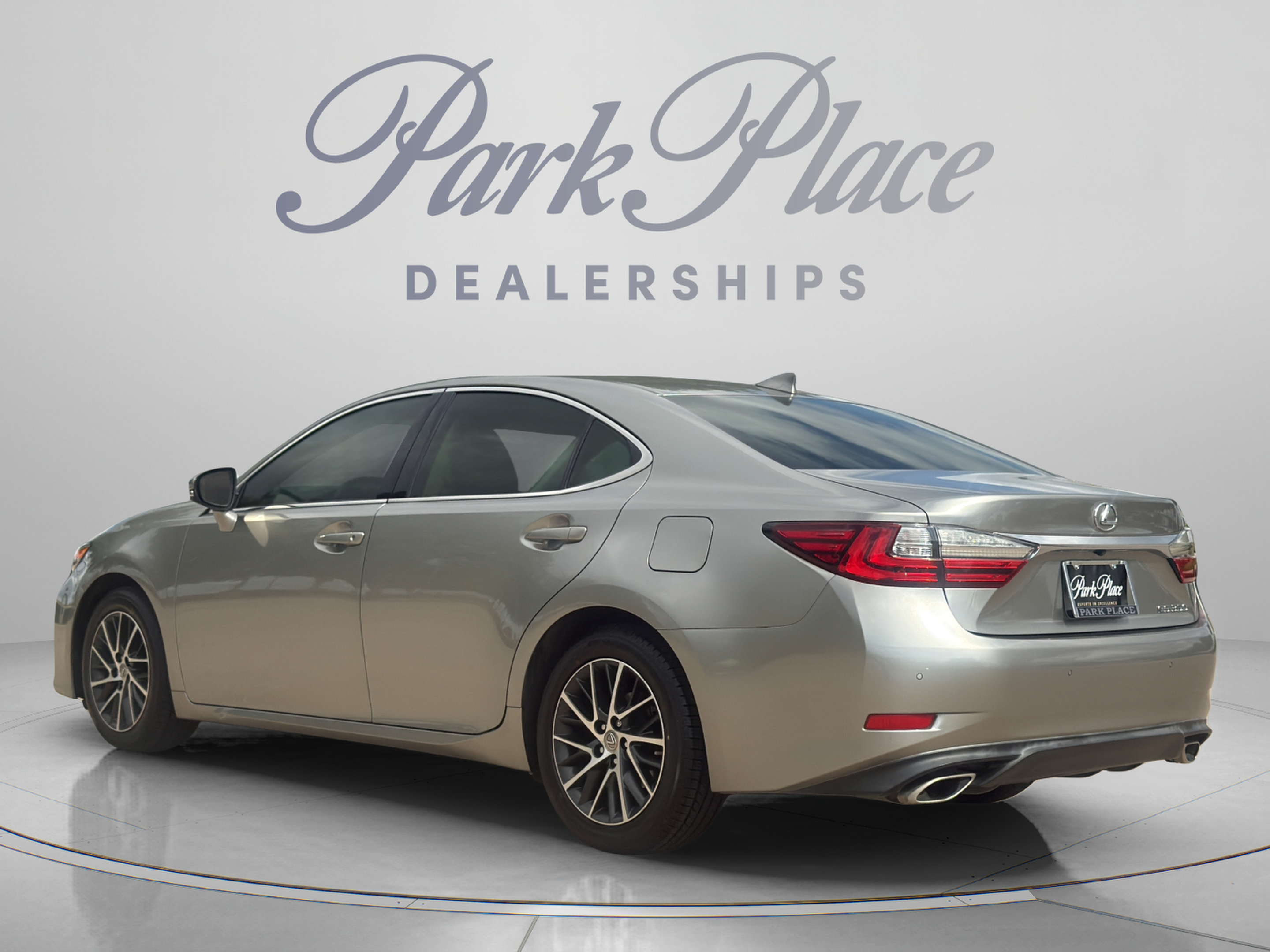 Used 2016 Lexus ES 350 w/ Luxury Package w/Wood Trim FWD image 3