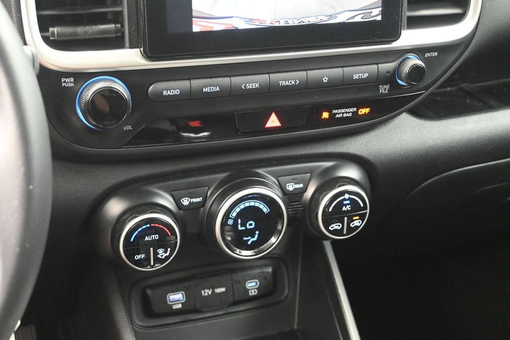 Certified 2023 Hyundai Venue SEL FWD image 18