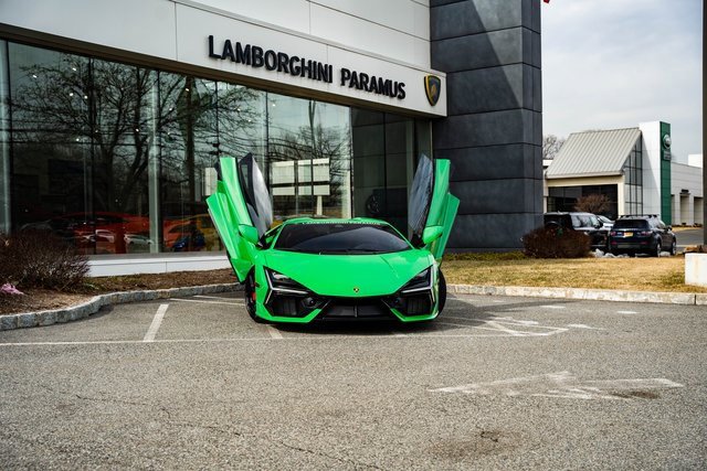 Used 2024 Lamborghini Revuelto image 38