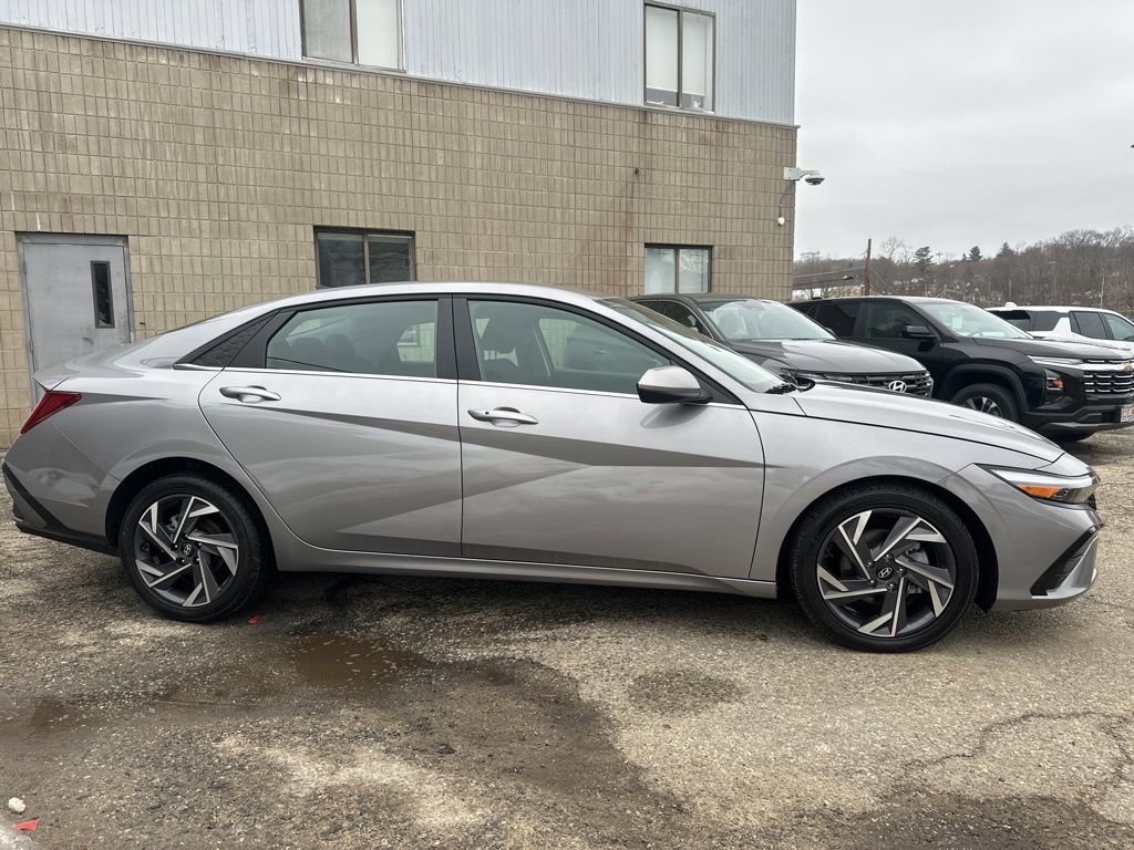 Certified 2025 Hyundai Elantra SEL FWD image 7