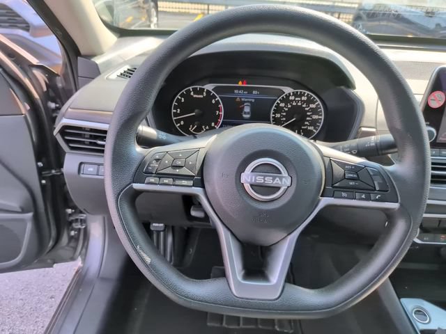 Used 2024 Nissan Altima 2.5 SV FWD image 14