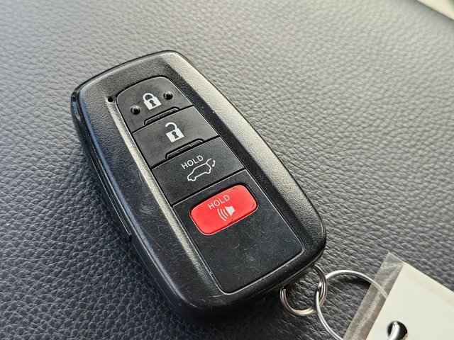 Used 2022 Toyota RAV4 XLE w/ Convenience Package image 35