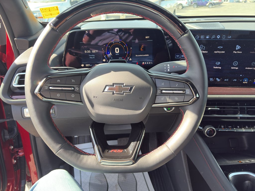 Used 2025 Chevrolet Traverse RS AWD/4WD image 12