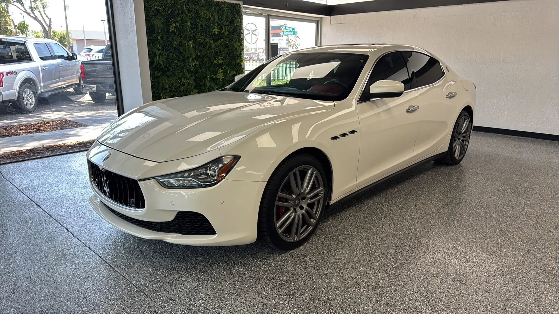 Used 2017 Maserati Ghibli w/ Luxury Package RWD image 3