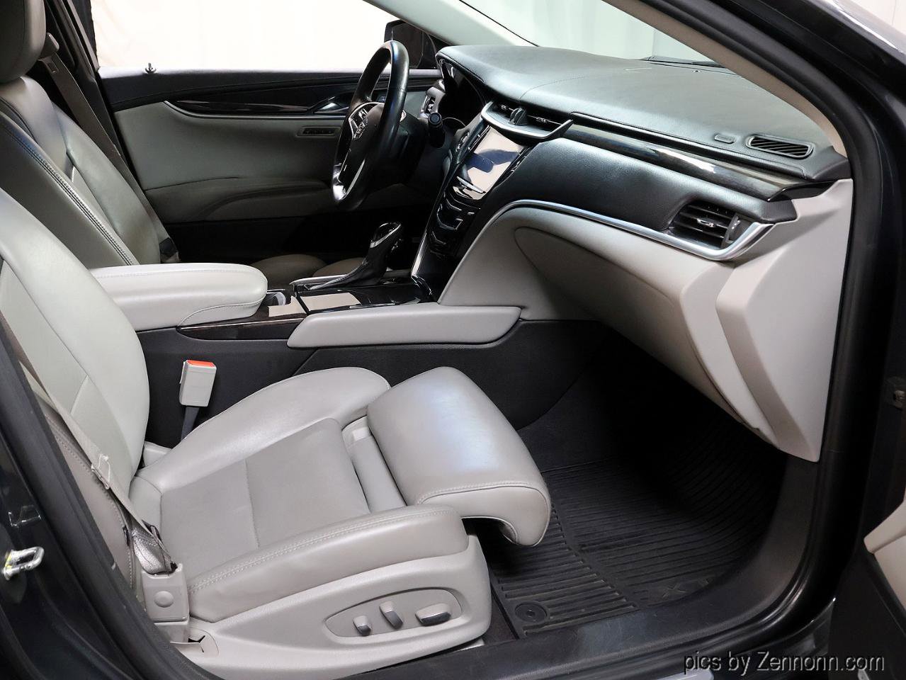 Used 2013 Cadillac XTS Luxury FWD image 33