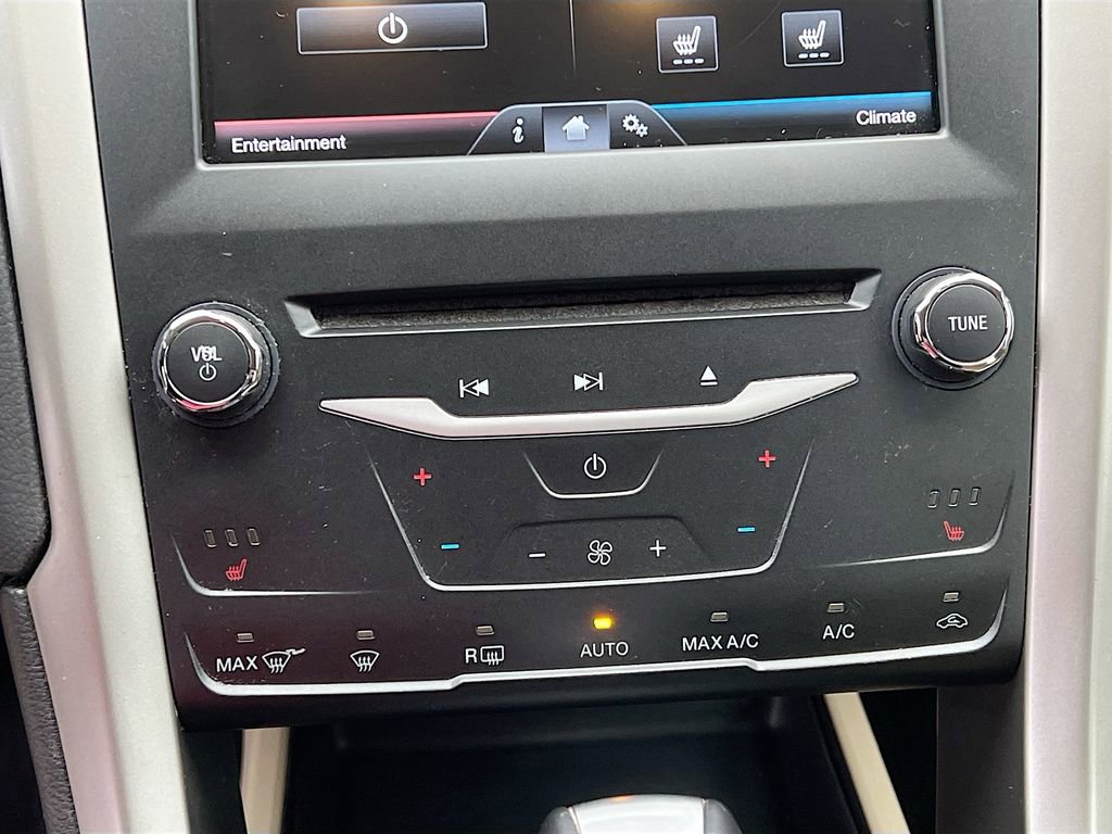 Used 2015 Ford Fusion SE w/ Equipment Group 202A image 10