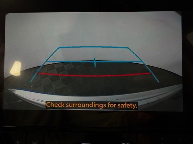 Used 2023 Toyota Highlander XLE image 27