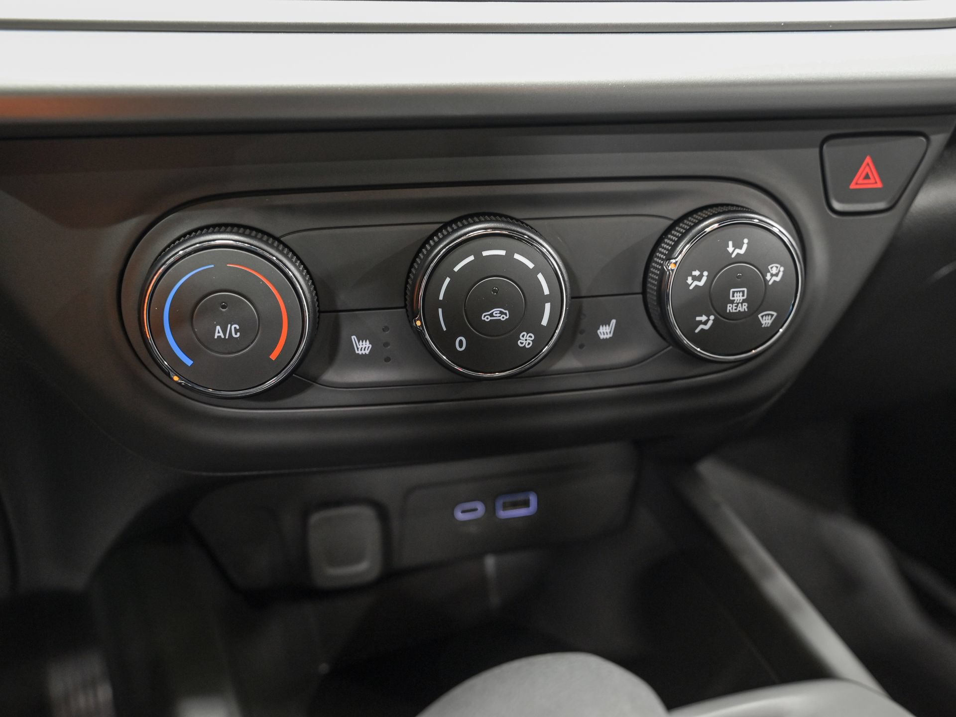 Used 2025 Chevrolet Trax RS FWD image 21