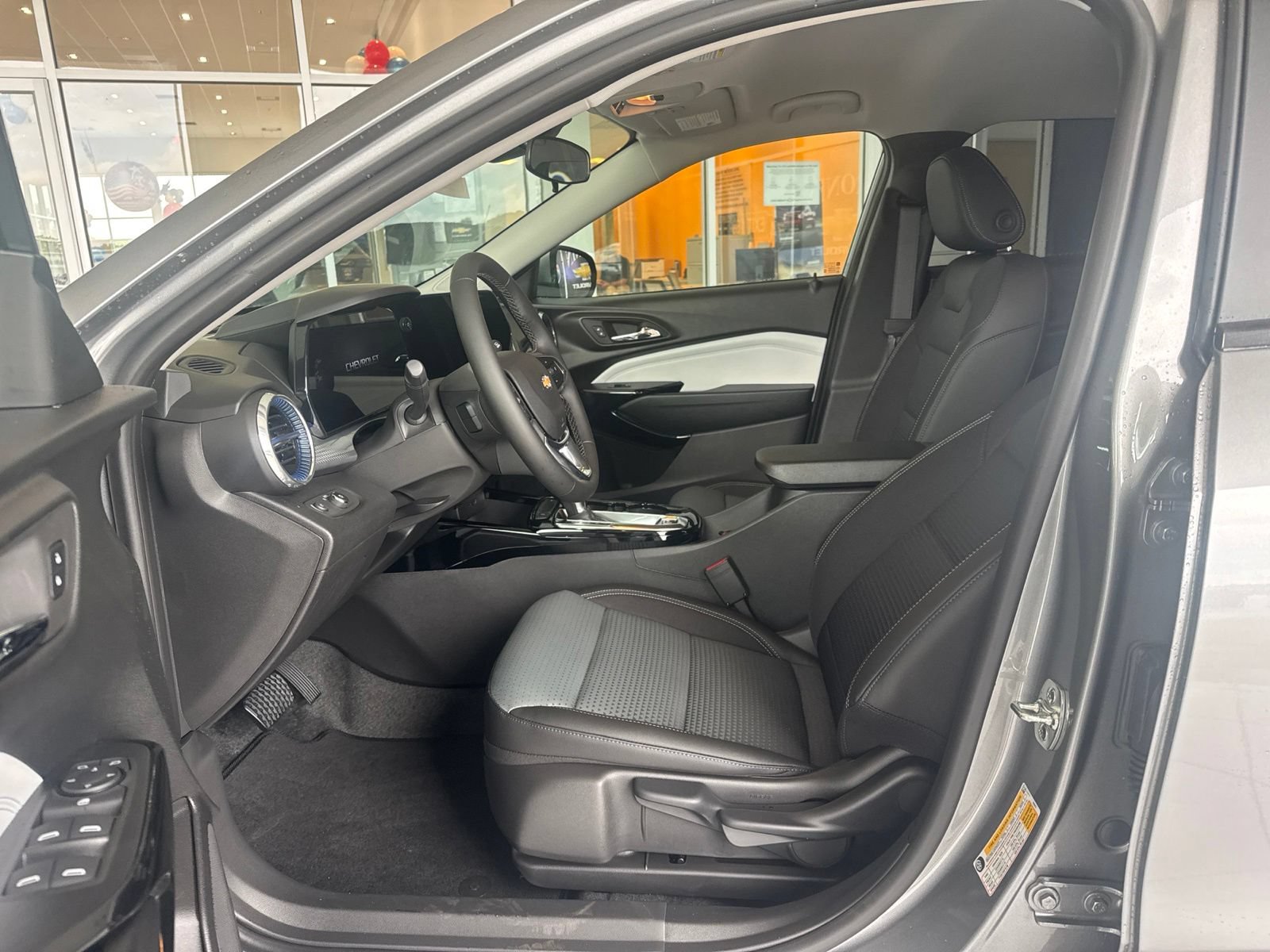 New 2026 Chevrolet Trax LT w/ LT Convenience Package FWD image 16