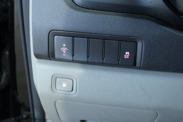 Used 2018 Kia Sedona L image 13