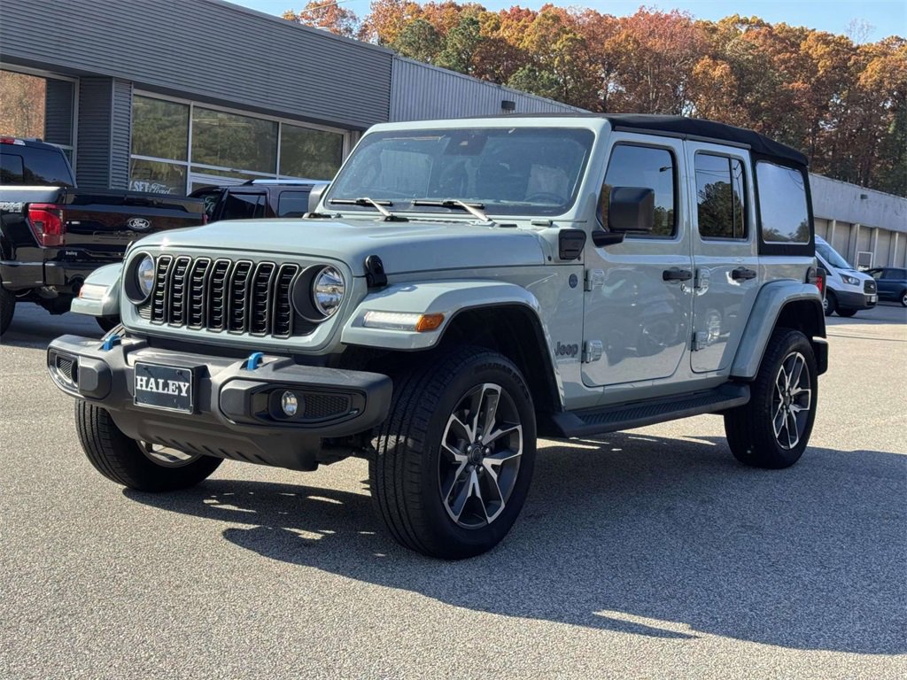 Used 2024 Jeep Wrangler Unlimited image 24