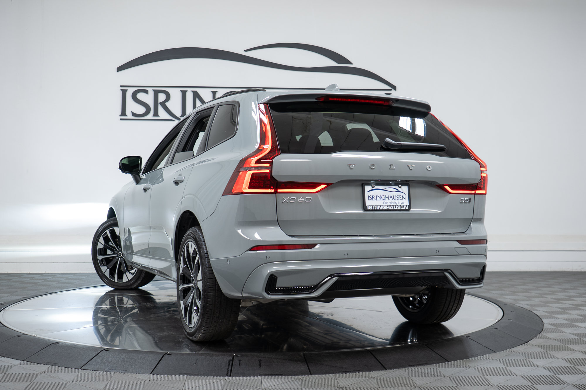 New 2027 Volvo XC60 B5 Plus AWD/4WD image 27