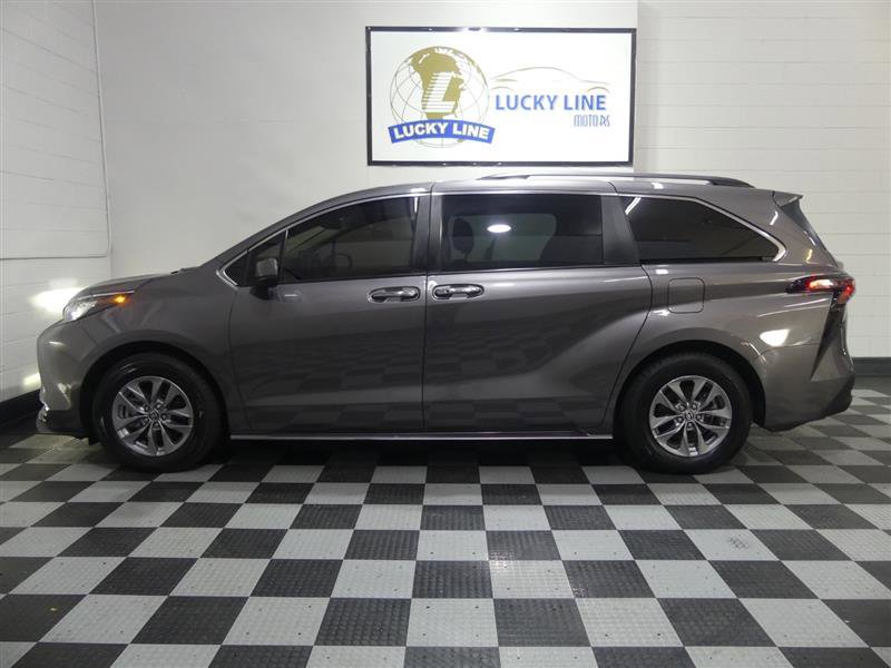 Used 2023 Toyota Sienna XLE w/ XLE Plus Package AWD/4WD image 7