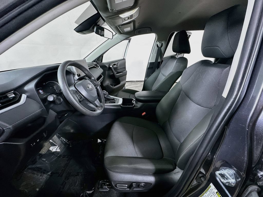 Used 2025 Toyota RAV4 XLE FWD image 15