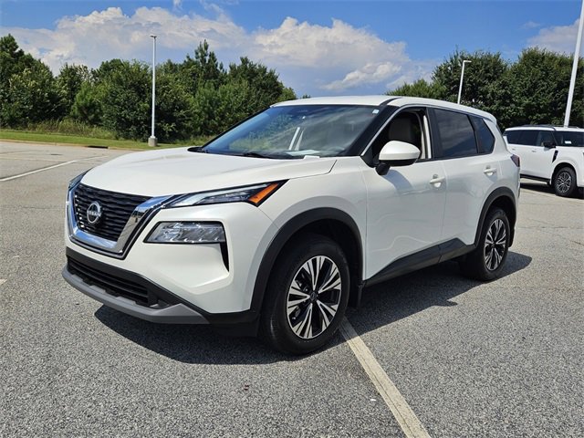 Used 2023 Nissan Rogue SV image 3