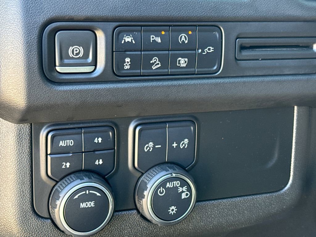 Used 2022 Chevrolet Tahoe Z71 w/ Luxury Package AWD/4WD image 24