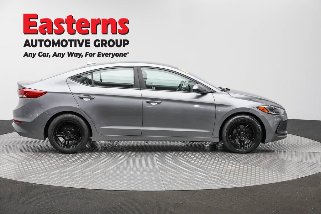 Used 2017 Hyundai Elantra SE w/ Cargo Package image 4