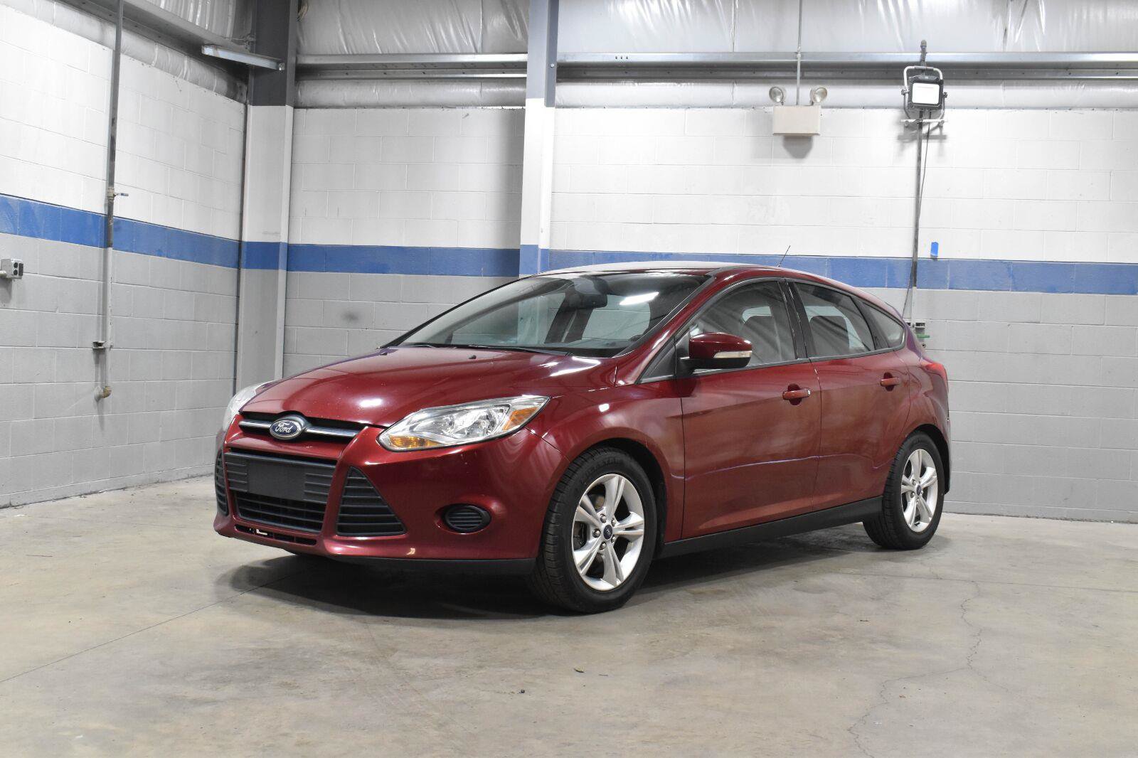 Used 2014 Ford Focus SE w/ SE Winter Package FWD image 2