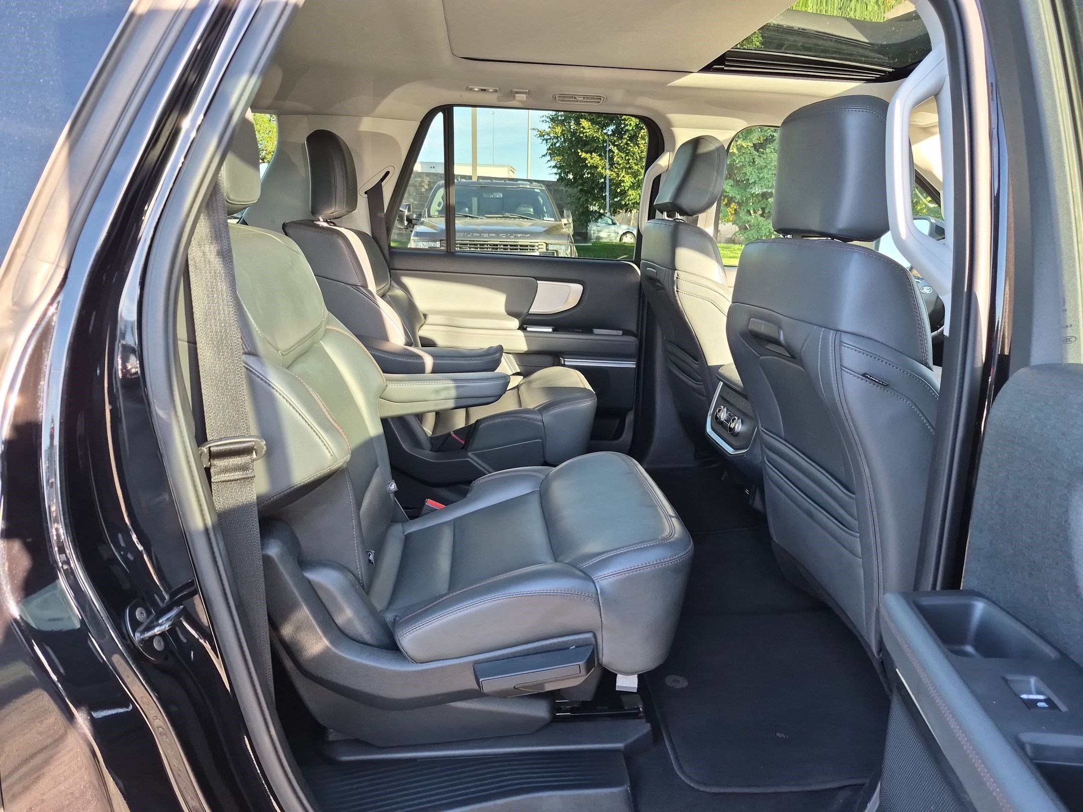 Used 2025 Ford Expedition Max Active AWD/4WD image 34