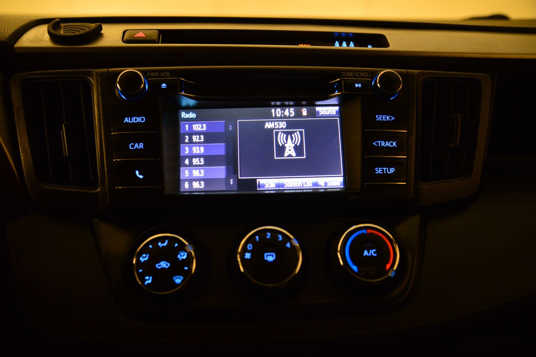 Used 2018 Toyota RAV4 LE image 28