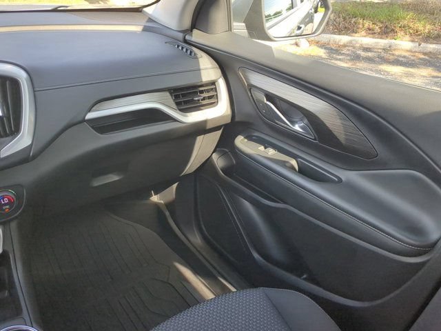 Used 2024 GMC Terrain SLE w/ Driver Convenience Package FWD image 16